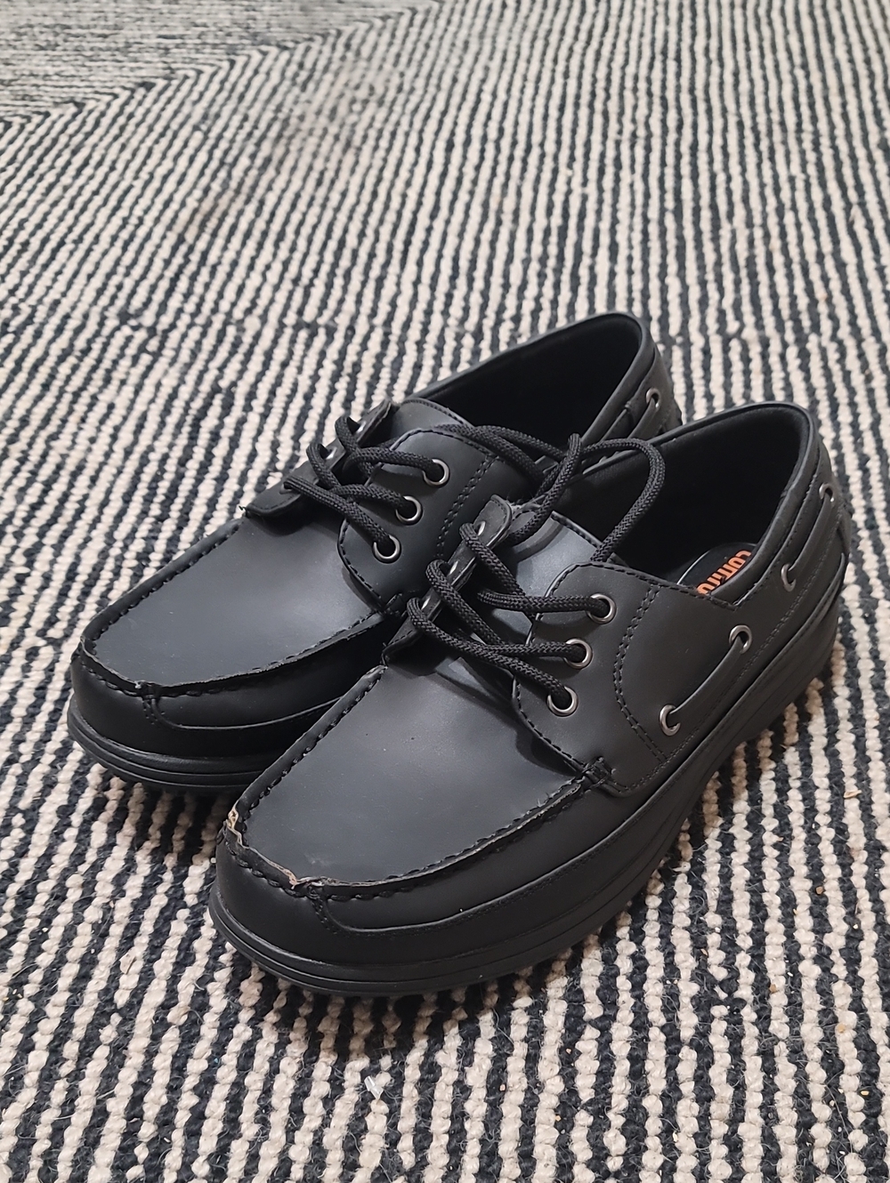 Men's Black Leather Boat Shoes with Lace-Up Support